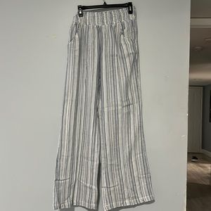 Billabong Very light weight beach type casual pants. 100% cotton. Large